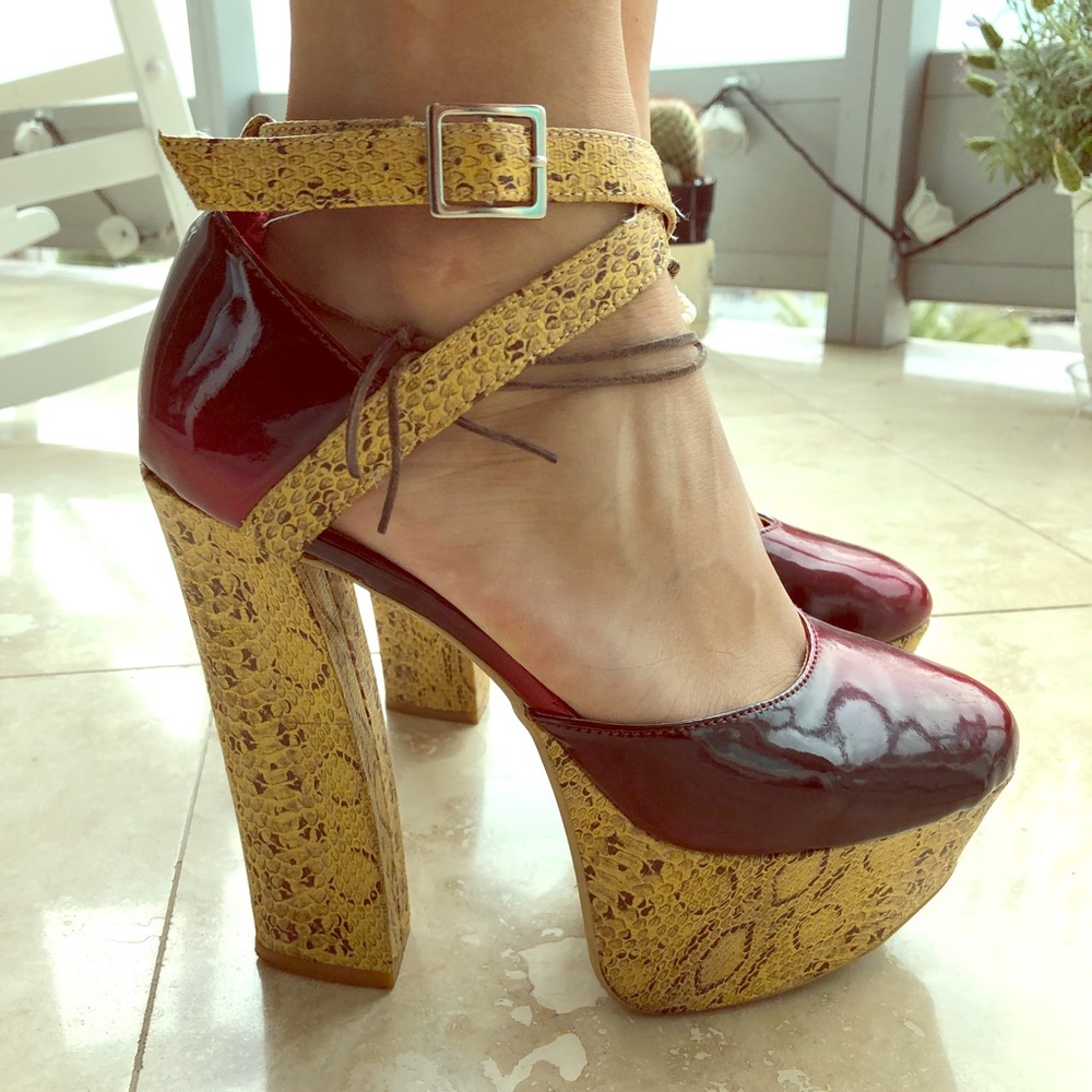 Platform strapy heel